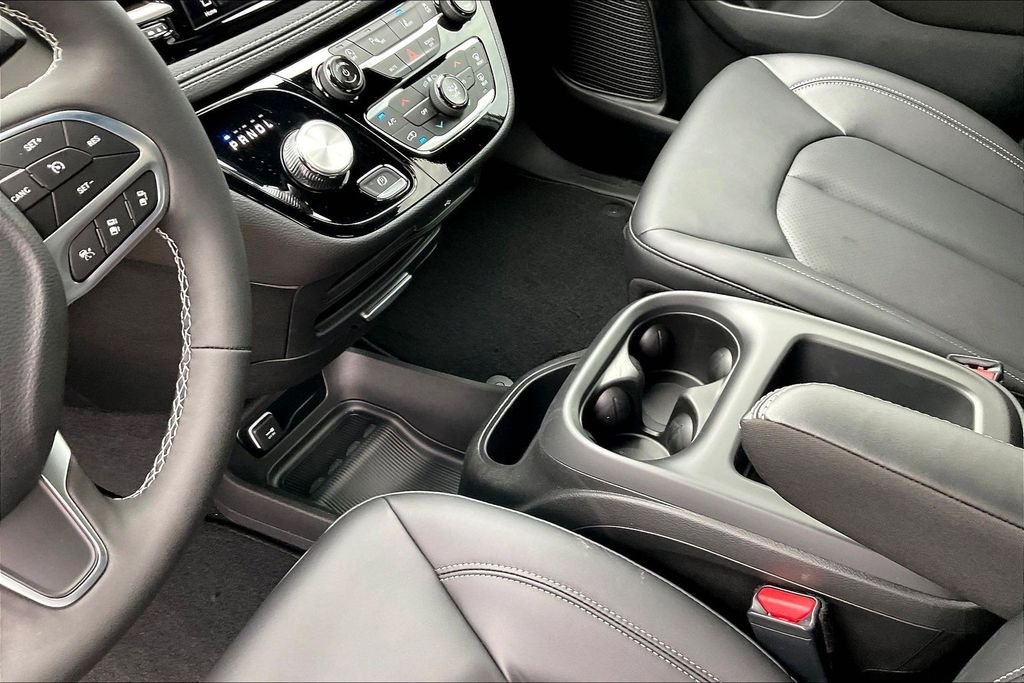 New 2026 Chrysler Pacifica Select 4D Passenger Van