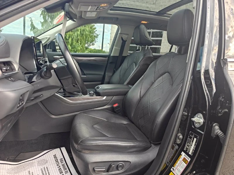 Used 2022 Black Toyota Platinum image 13