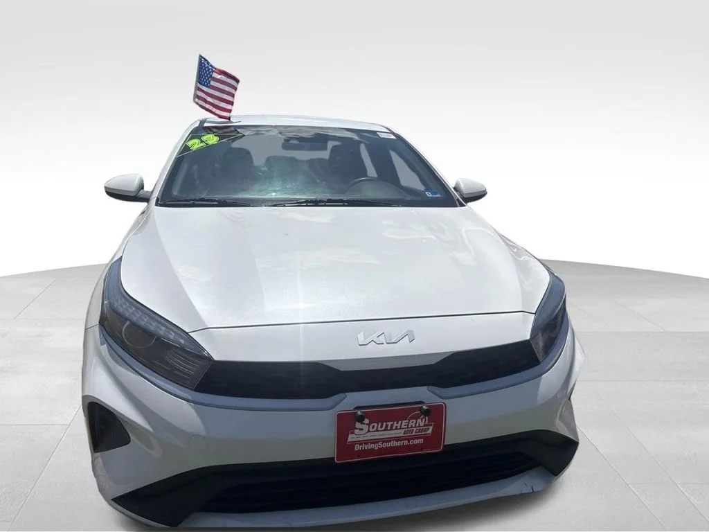 Used 2023 White Kia LXS image 7