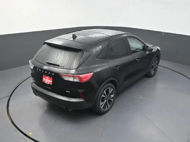 Used 2021 Black Ford SE image 29
