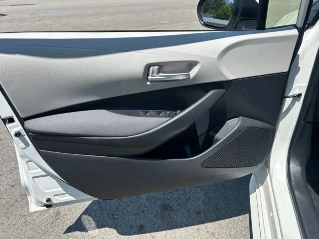 Used 2020 White Toyota LE image 15