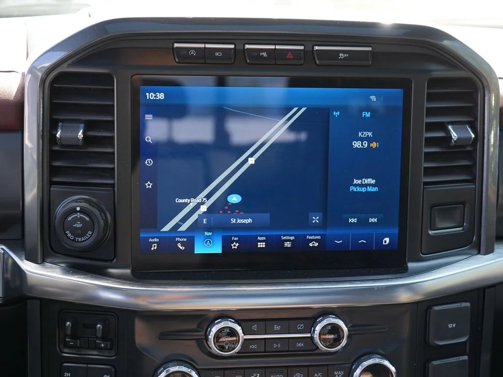 Used 2023  Ford Lariat image 22