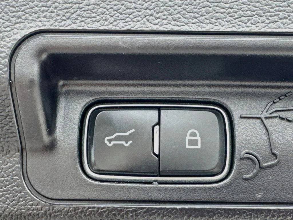 Used 2022 White Ford XLT image 32
