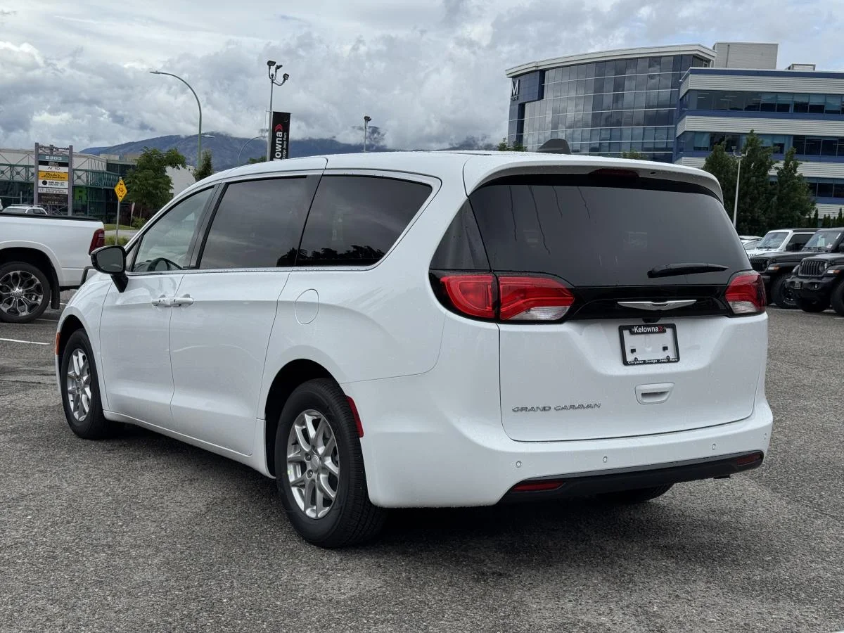 New 2027 White Chrysler SXT image 8