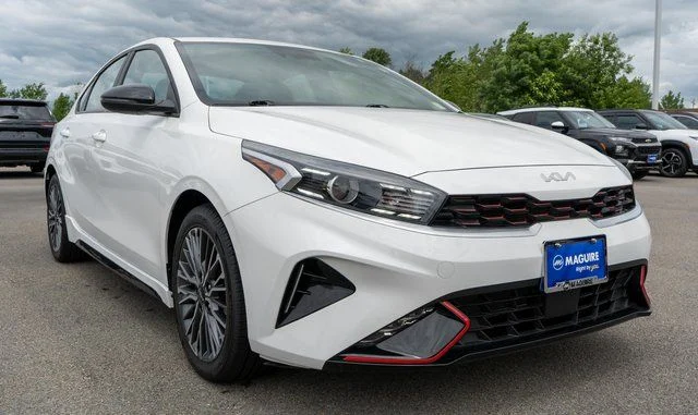 Used 2023 White Kia GT-Line image 4