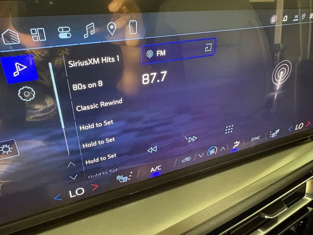 New 2027 Mosaic Black Metallic Chevrolet LT image 34