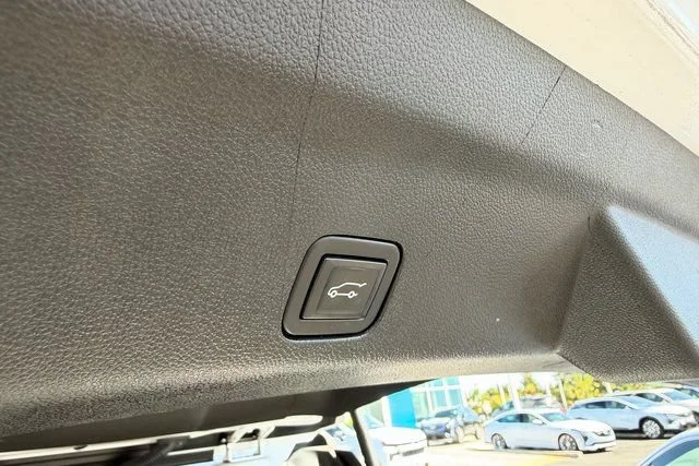 Used 2021 SUMMIT WHITE Chevrolet LT image 25