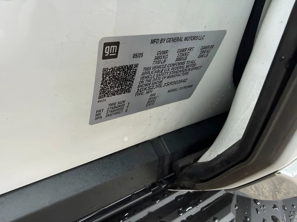 Used 2025 Summit White GMC Denali image 40
