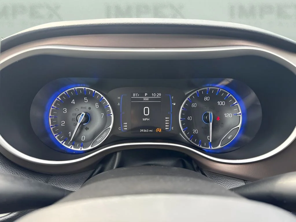 Used 2021 Gray Chrysler LXI image 13