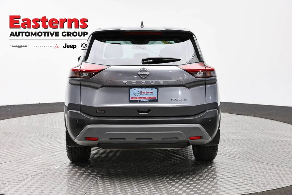 Used 2023 Gray Nissan SV image 6
