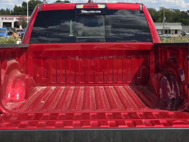 New 2026 Molten Red Pearl-Coat Exterior Paint RAM Big Horn/Lone Star image 6