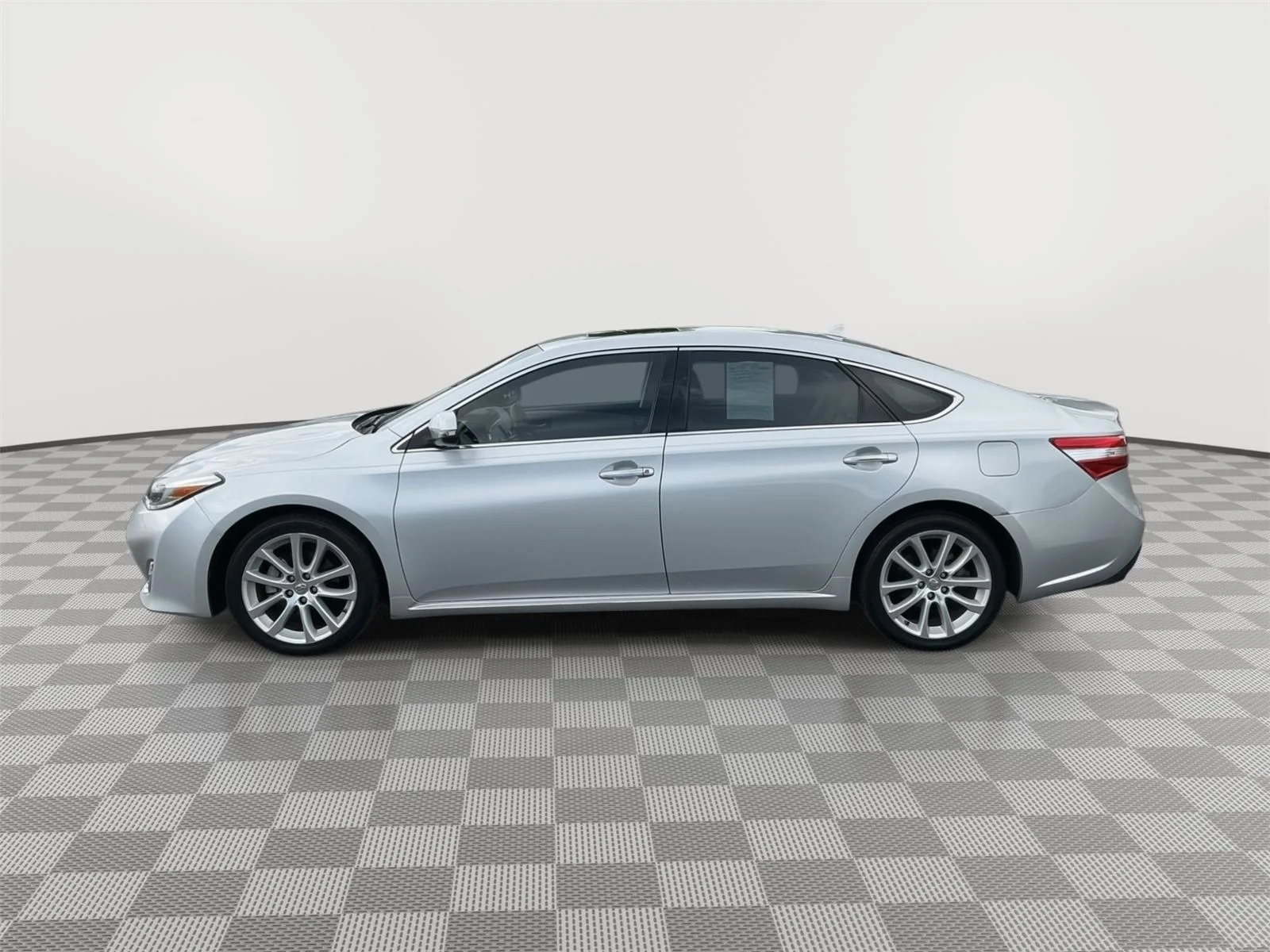 Used 2013 Classic Silver Metallic Toyota Limited image 22