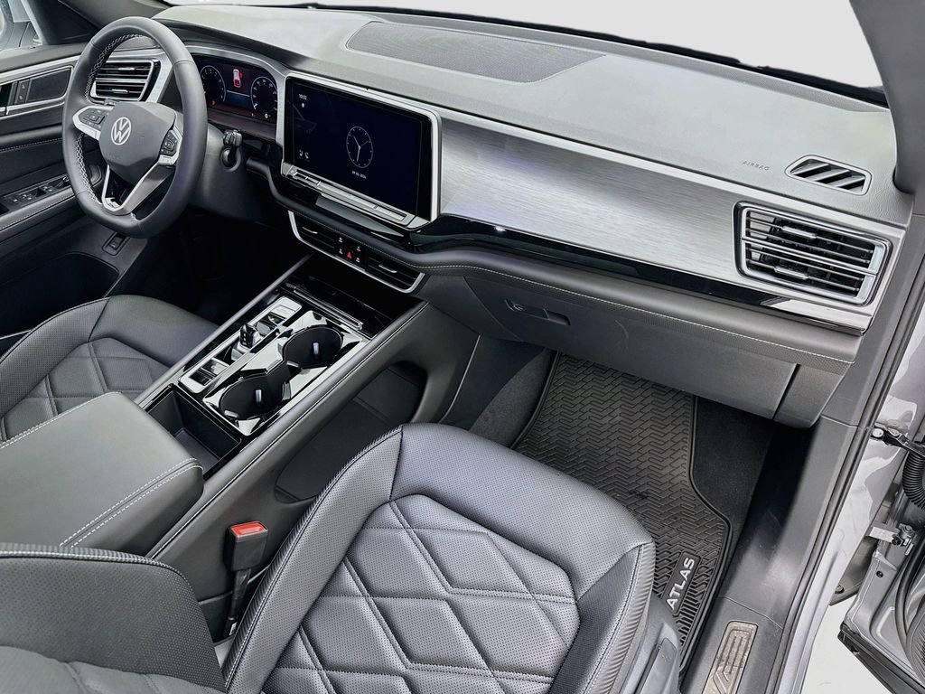 New 2026 Silver Mist Metallic Volkswagen SE w/Technology image 16