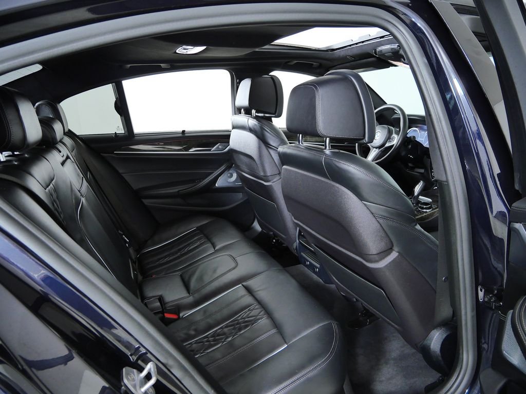 Used 2018 Carbon Black Metallic BMW M550i xDrive image 23