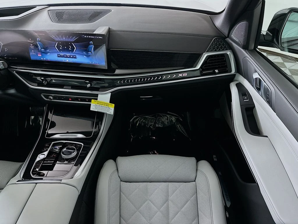 New 2026 Gray Metallic BMW xDrive40i image 27