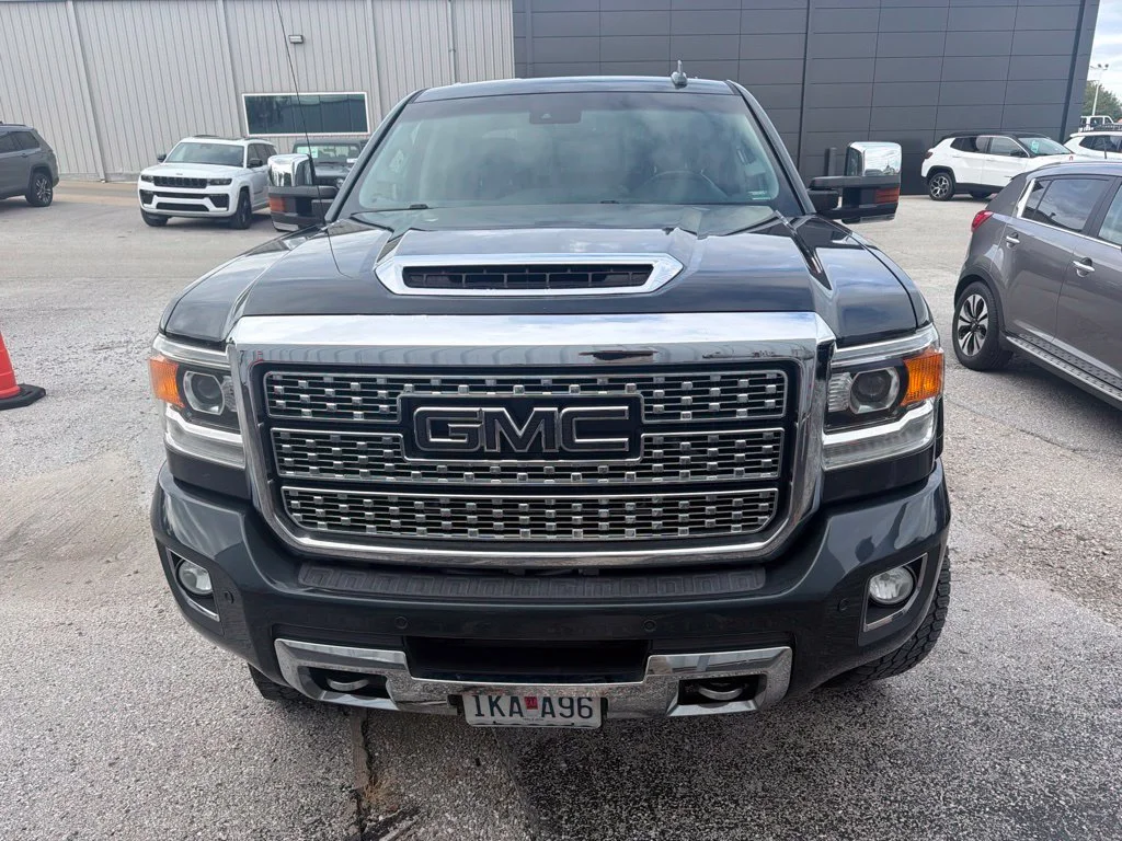 Used 2018 Gray GMC Denali image 4