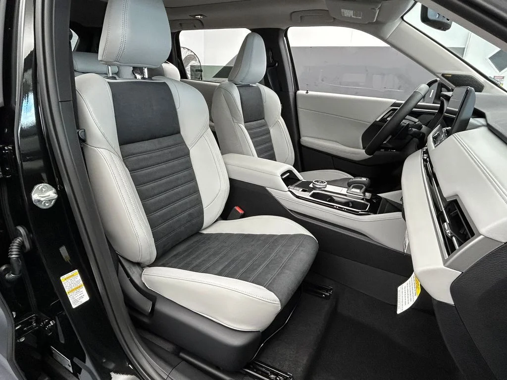 New 2026 Black Diamond Mitsubishi SE image 42