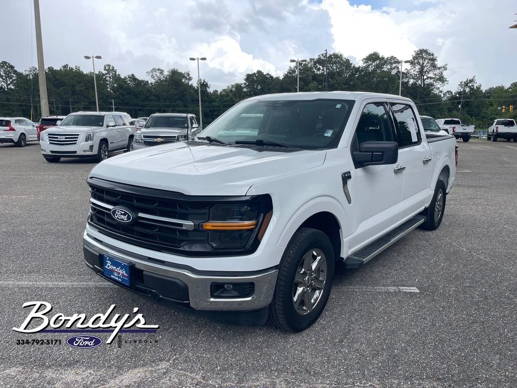 Used 2025 Oxford White Ford XLT image 3
