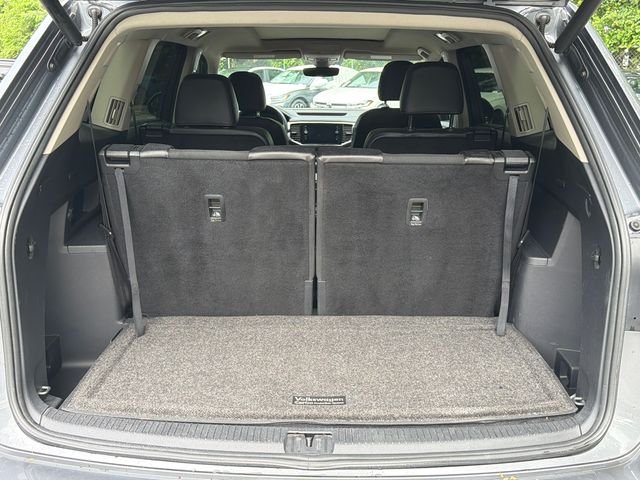 Used 2018 Gray Volkswagen SEL Premium image 18
