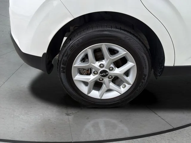 Used 2025 White Kia S image 32