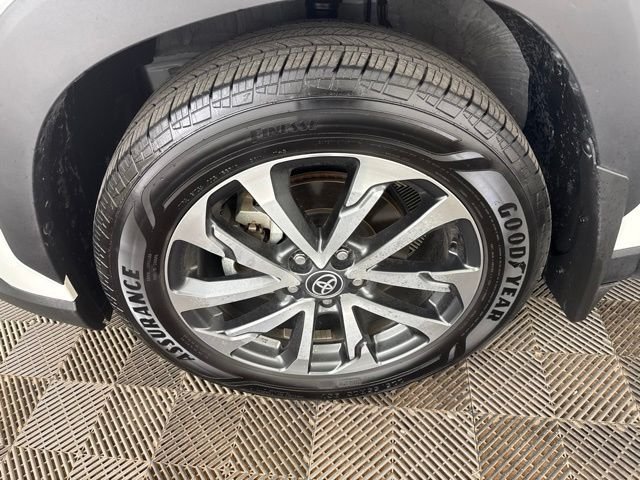 Used 2025 Beige Toyota XLE image 31