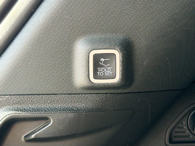Used 2022 Diamond Black Jeep Summit Reserve image 13
