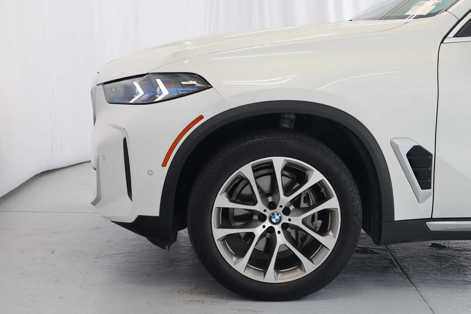 Certified Used 2025 Mineral White Metallic BMW xDrive40i image 8