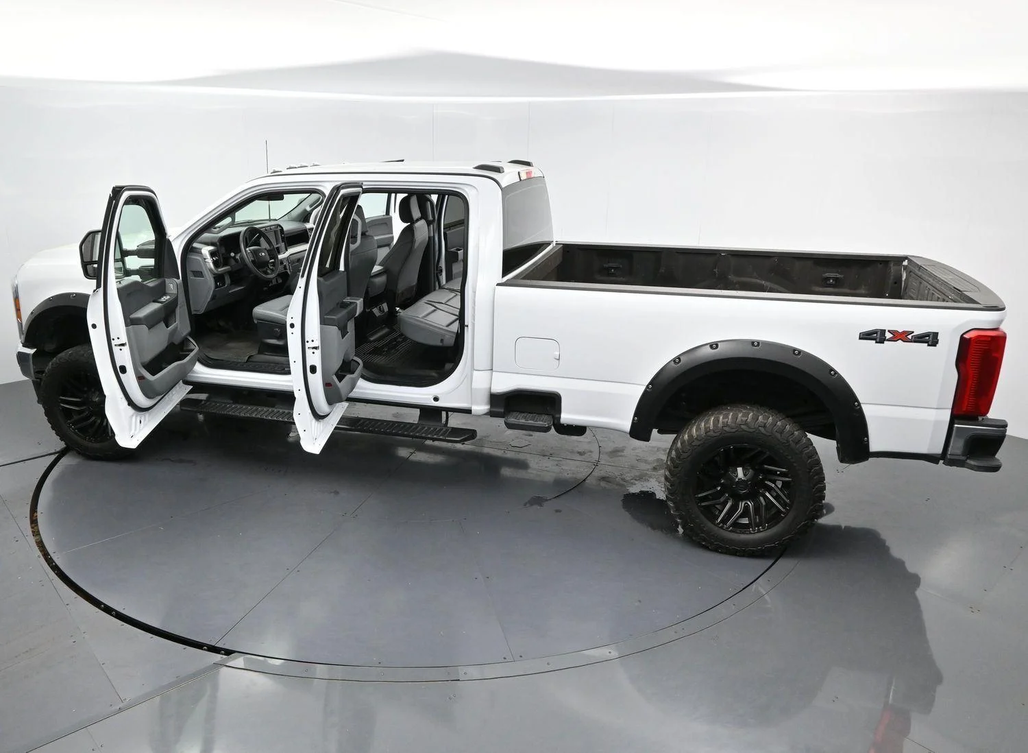 Used 2023 Oxford White Ford XL image 38