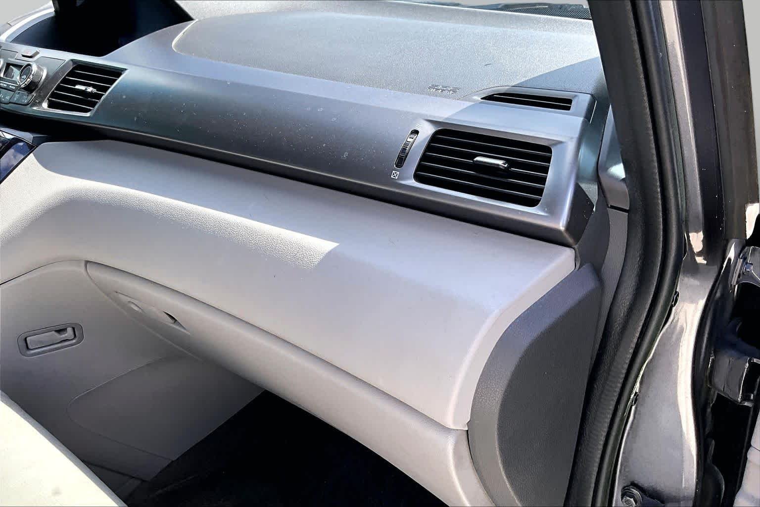 Used 2015 Alabaster Silver Metallic Honda EX image 17