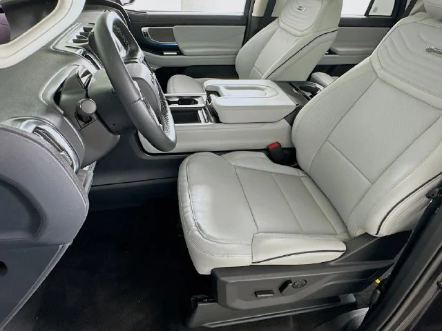 New 2026 Gray Ford Platinum image 9