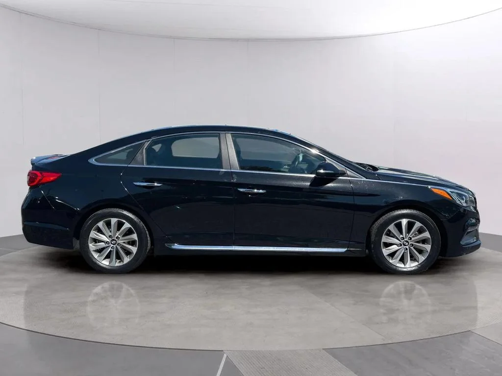 Used 2017 Phantom Black Hyundai Sport image 6