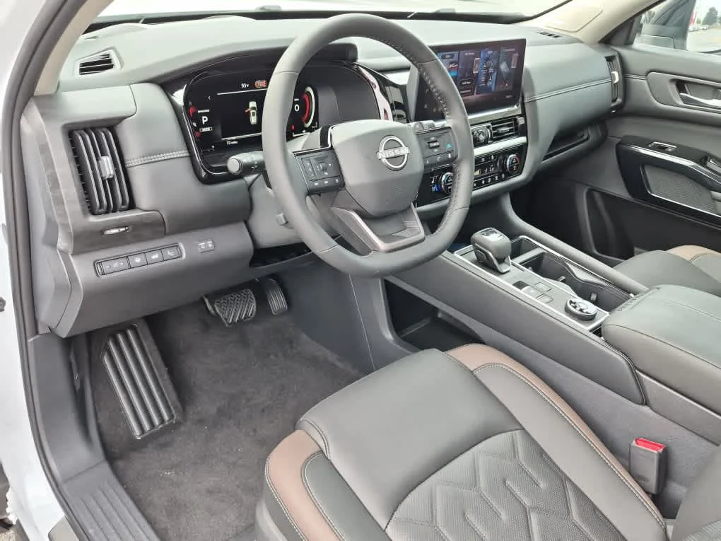 New 2026 Everest White Pearl Tricoat/Super Black Nissan Platinum image 13