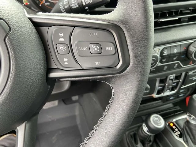 New 2025 Anvil Clearcoat Jeep Sport S image 27