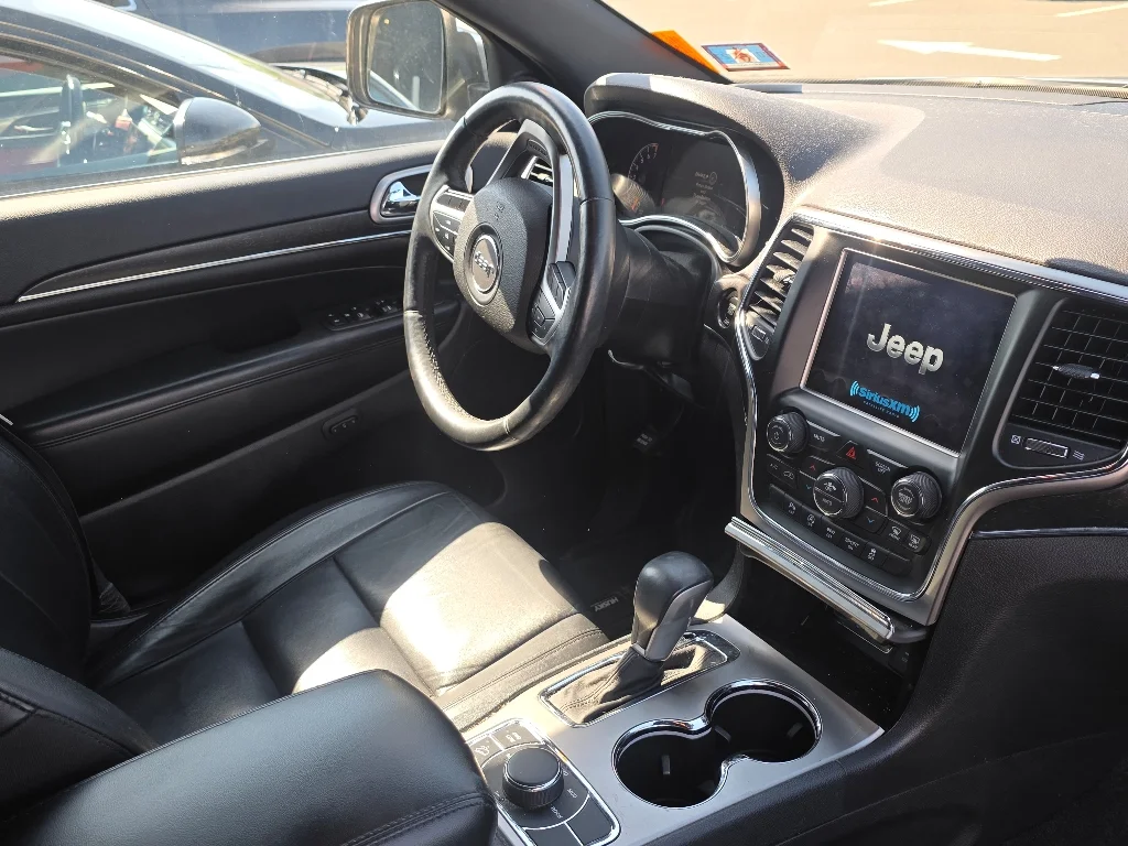 Used 2018 Billet Silver Metallic Clear Coat Jeep Limited image 6