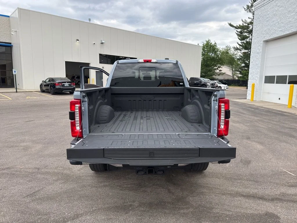 Used 2025 Glacier Gray Metallic TriCoat Ford King Ranch image 36