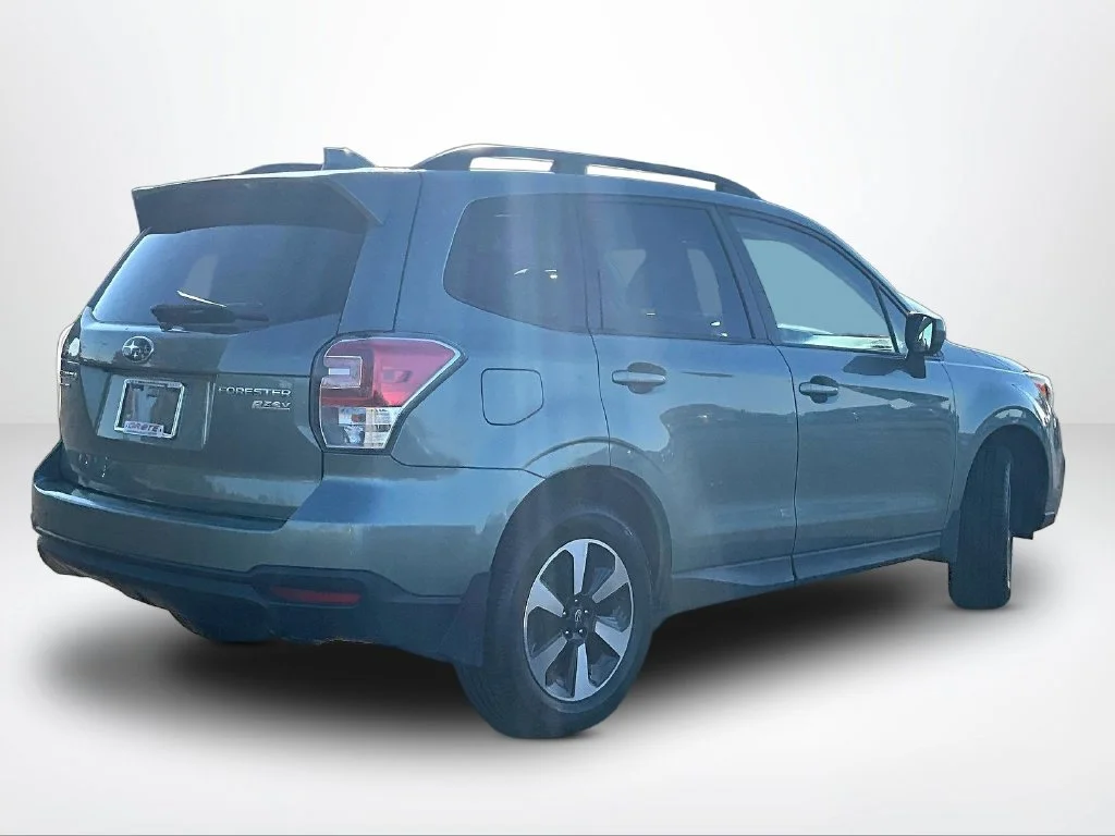 Used 2017 Green Subaru 2.5i Premium image 2