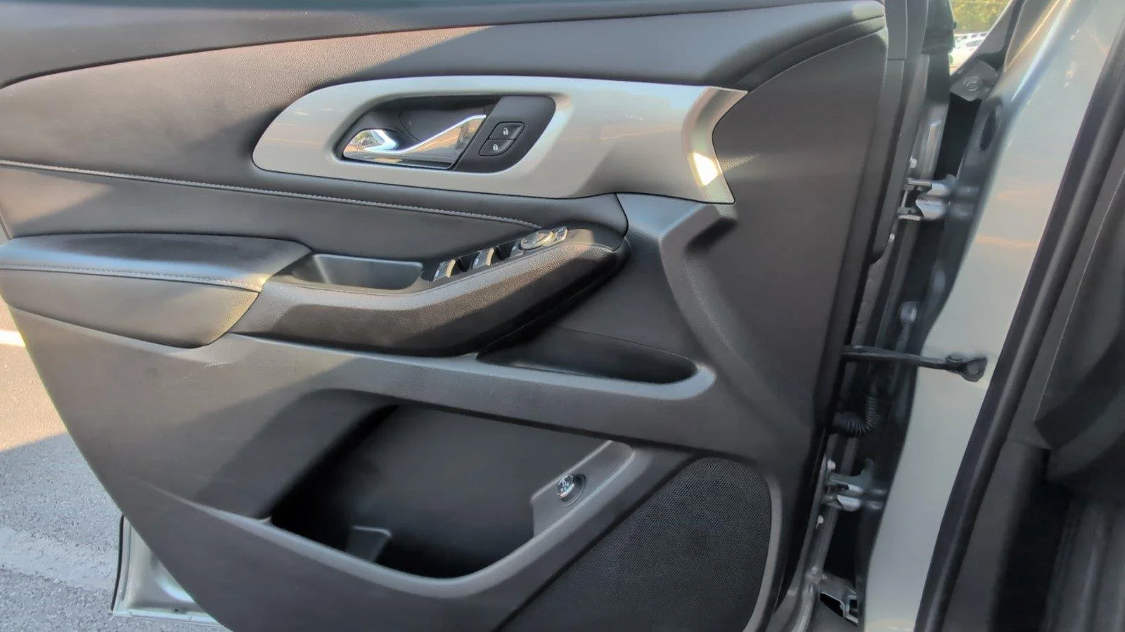 Used 2023 STERLING GRAY METALLIC Chevrolet LT Cloth image 19