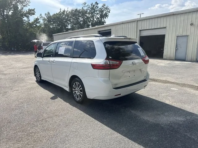 Used 2018 White Toyota XLE image 7