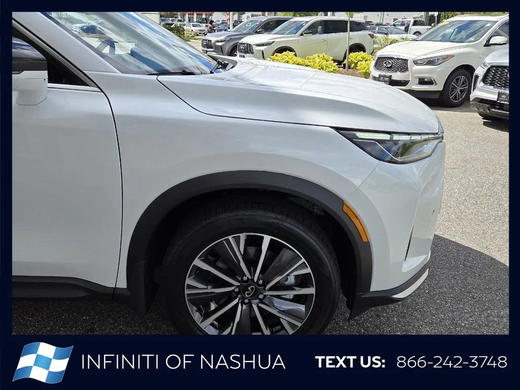 New 2027 RADIANT WHITE INFINITI Luxe AWD image 15