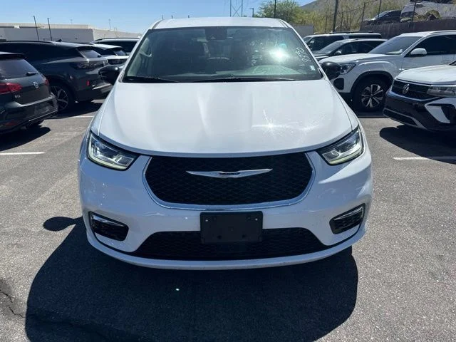 Used 2024 White Chrysler Select image 2