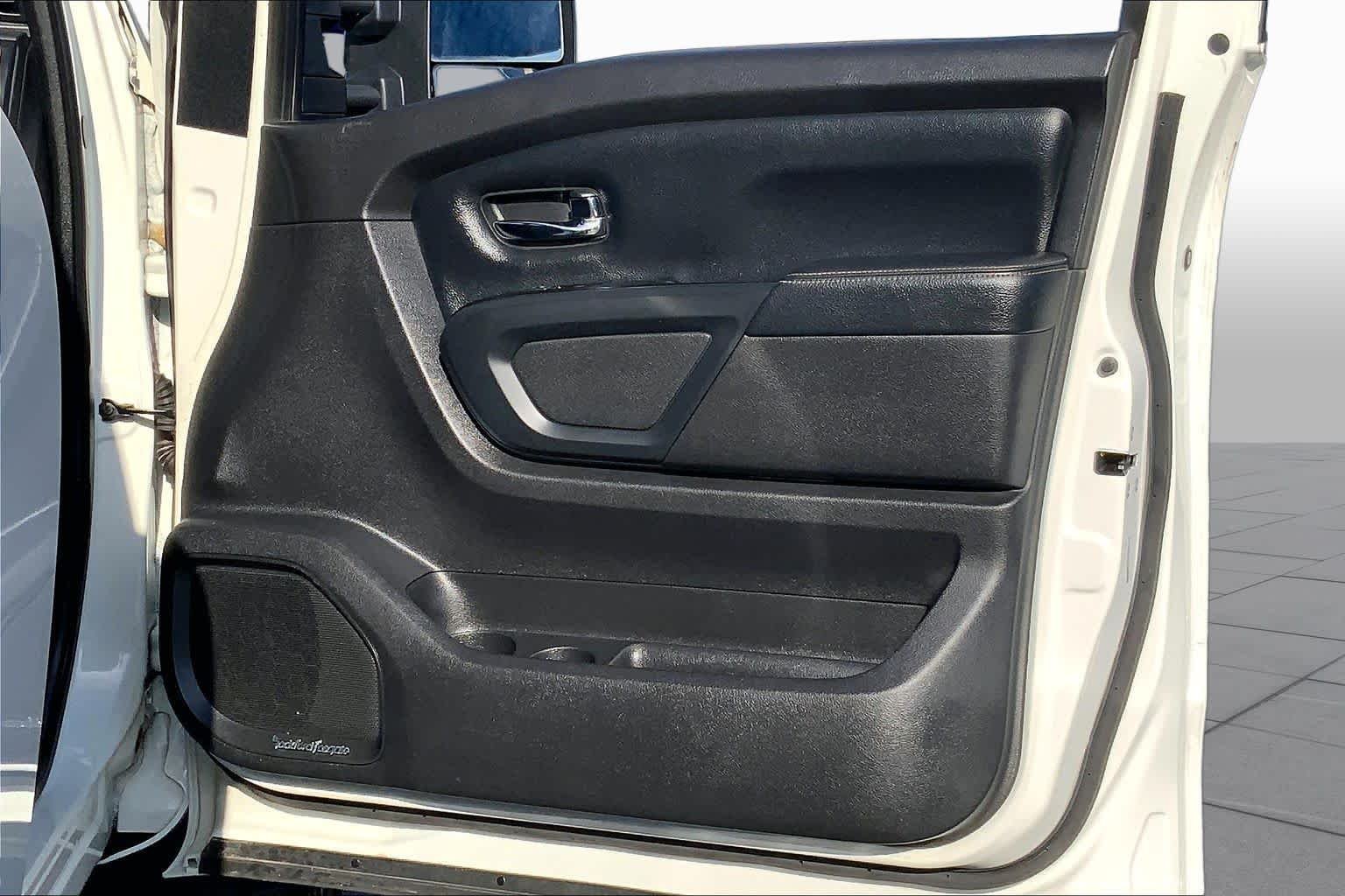 Used 2018 Pearl White Nissan SL image 23
