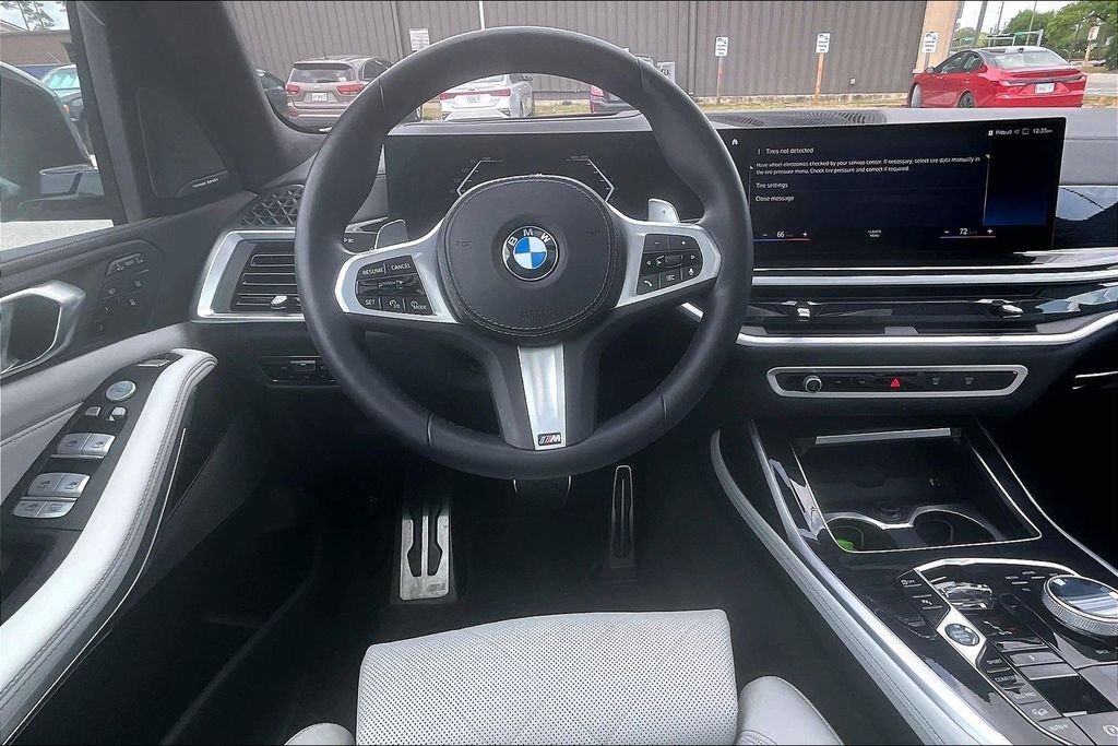 Used 2023 Gray BMW xDrive40i image 7