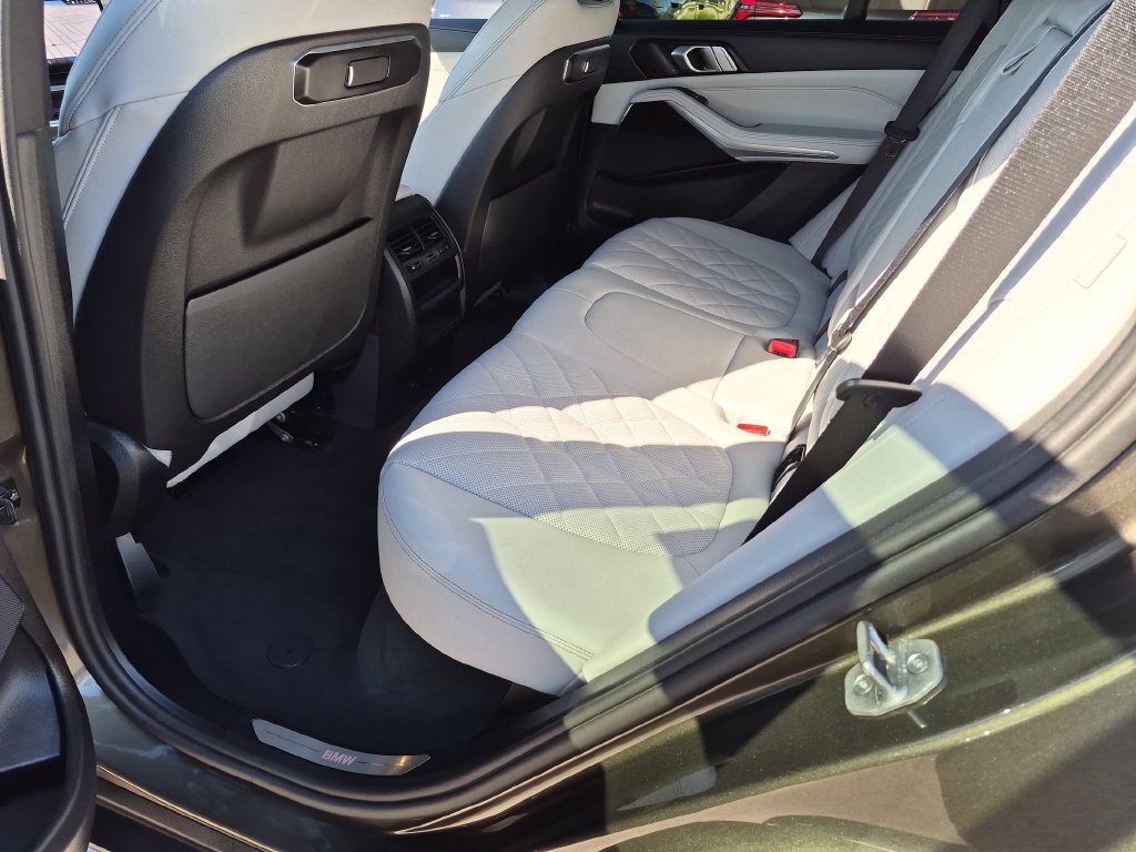 Used 2026 Green BMW sDrive40i image 37