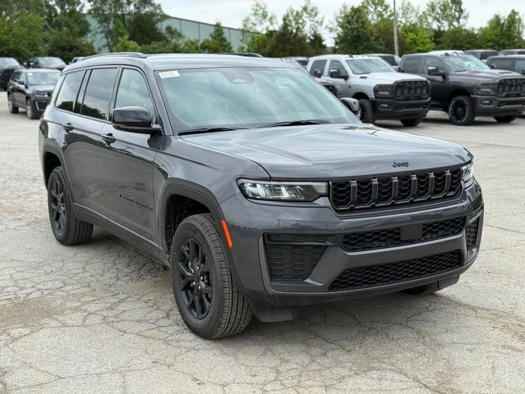 New 2026 Baltic Gray Metallic Clear-Coat Exterior Paint Jeep Laredo image 4