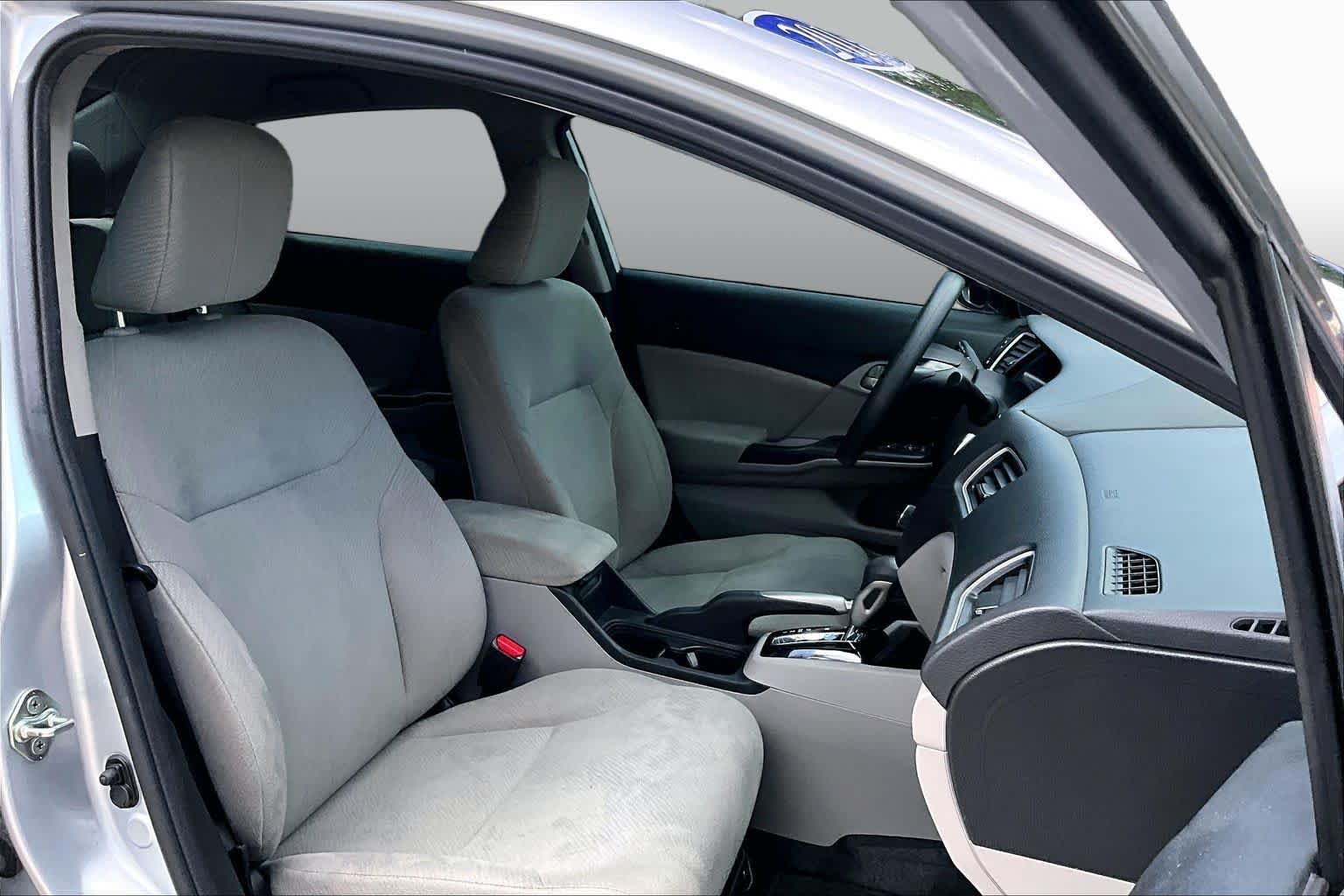 Used 2013 Alabaster Silver Metallic Honda LX image 9
