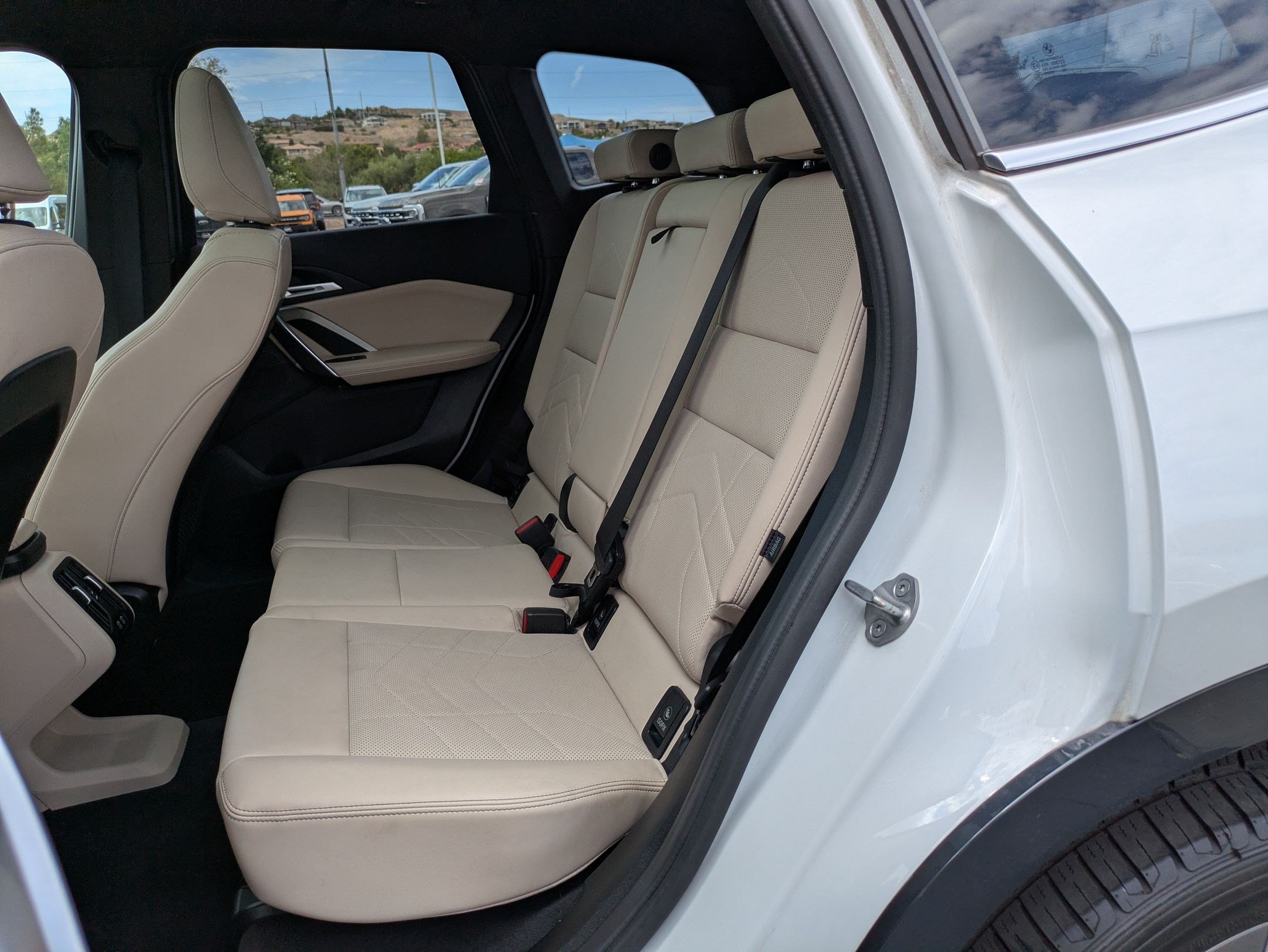 Used 2024 Mineral White Metallic BMW xDrive28i image 27