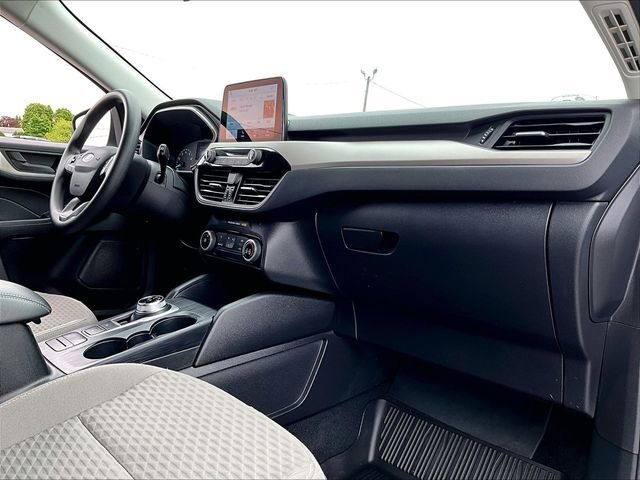 Used 2022 Oxford White Ford SE image 14