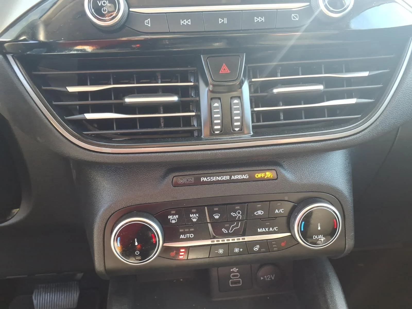 Used 2024 Black Metallic Ford Active image 20