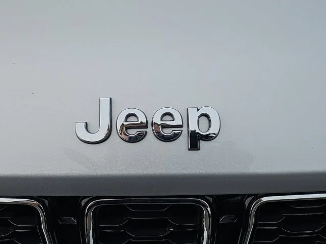 Used 2021 Silver Jeep Limited image 35