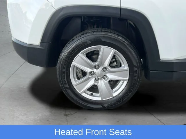 Used 2022 Bright White Clea Jeep Latitude image 35